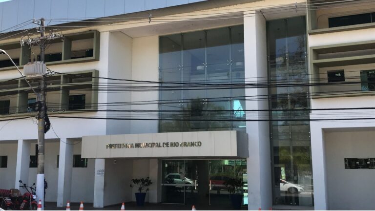 Prefeitura de Rio Branco reconhece falha e promete regularizar reajuste de temporários