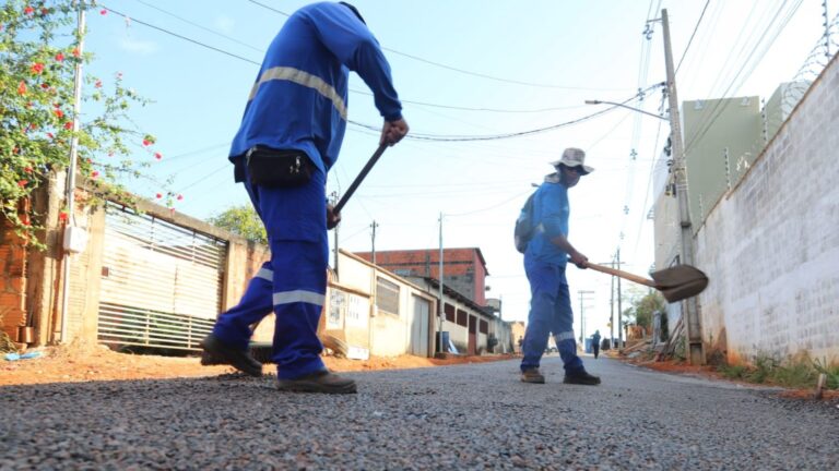 Rua São José recebe pavimentação com tecnologia que amplia durabilidade da via