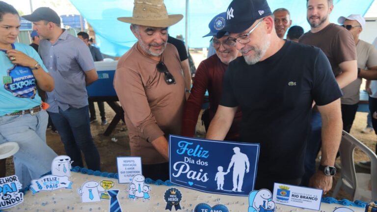 Prefeitura de RB homenageia pais da Secretaria de Cuidados com a Cidade com almoço especial durante a Expoacre
