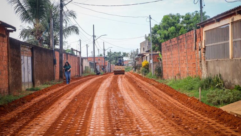 Prefeitura nas Ruas avança no bairro Canaã com drenagem, preparação de vias e pavimentação