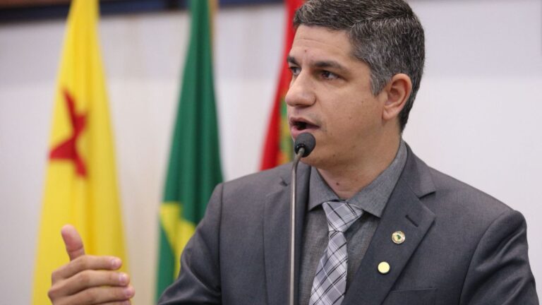 Calegário defende internato médico para alunos que estudam medicina fora do Brasil