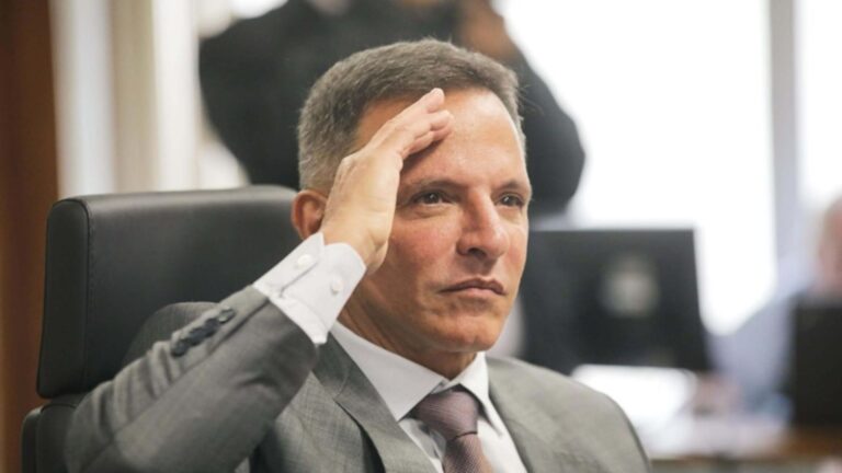 Professor critica Marcio Bittar e diz que senador tenta manter ‘império de poder’ no Acre