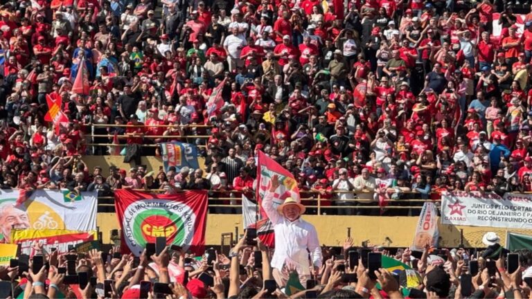 Em 1º ato, Lula ataca a direita, defende terras raras e fala em eleger maioria no Congresso